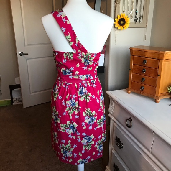 Beautiful Lined Floral Dress - Picture 2 of 7